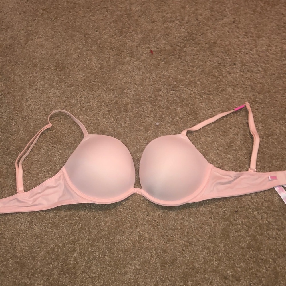 NEVER WORN VICTORIA SECRET BRA